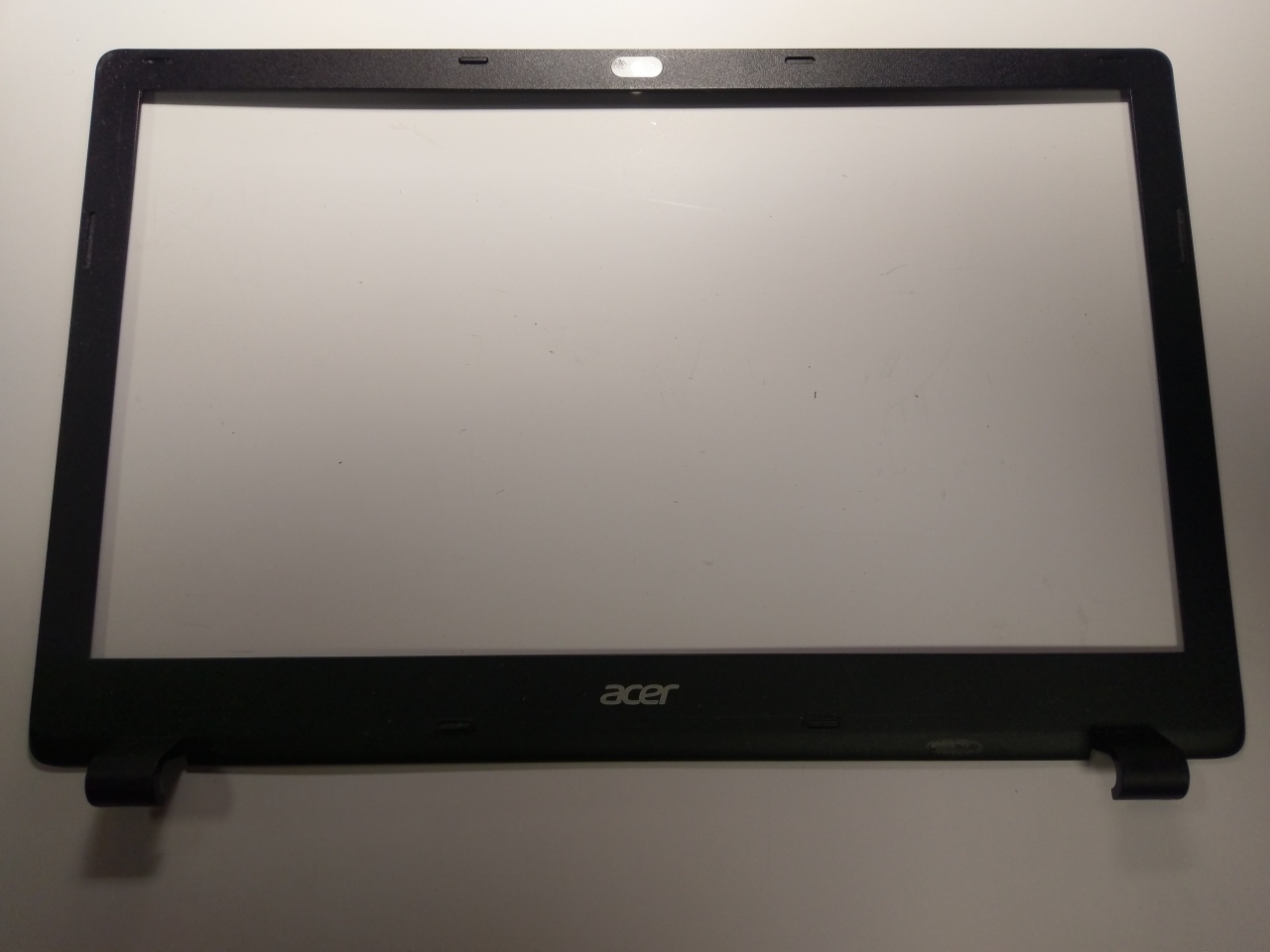 Рамка экрана Acer E5-521